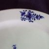 Petit plat au décor de lettres. – Image 3