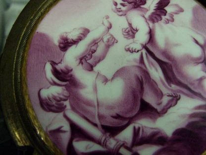 Plaque de meuble en porcelaine de Tournai – Image 5