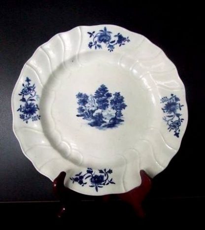 Plat au paysage en porcelaine de Tournai