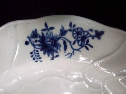 Plat au paysage en porcelaine de Tournai – Image 5