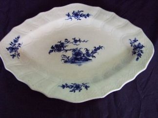 Petit plat en porcelaine de Tournai décor Ronda.