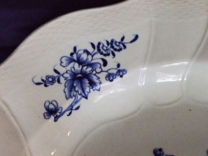 Plat rond en porcelaine de Tournai – Image 5