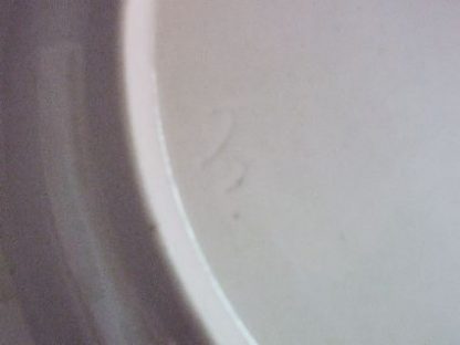 Plat rond en porcelaine de Tournai – Image 2