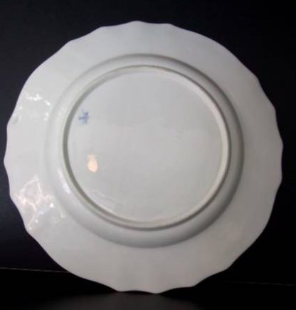 Plat en porcelaine tendre de Tournai – Image 2