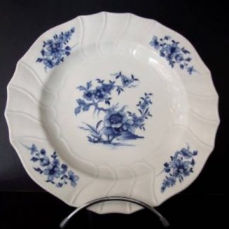 Plat en porcelaine tendre de Tournai