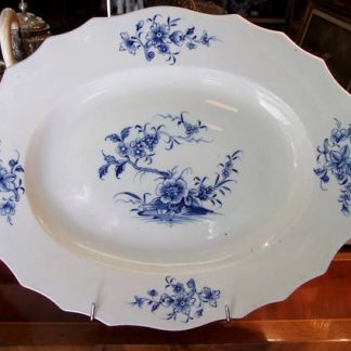 Plat en porcelaine tendre de Tournai