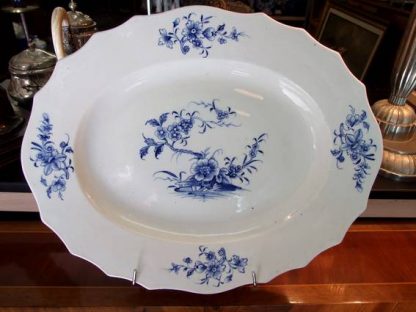 Plat en porcelaine tendre de Tournai