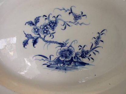 Plat en porcelaine tendre de Tournai – Image 4