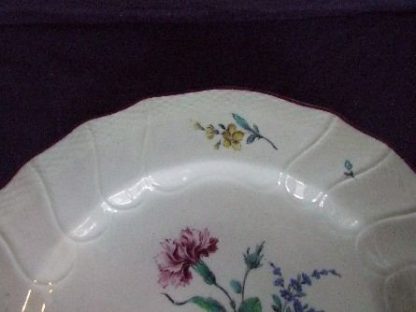 Assiette polychrome en porcelaine tendre de Tournai – Image 5