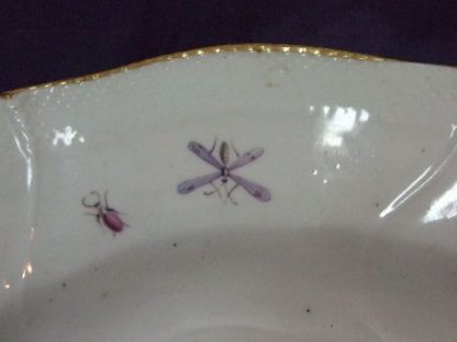 Assiette polychrome en porcelaine tendre de Tournai. – Image 5
