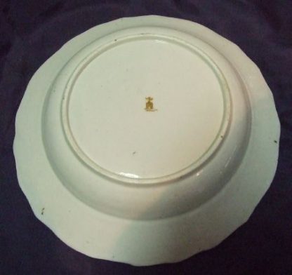Assiette polychrome en porcelaine tendre de Tournai. – Image 2