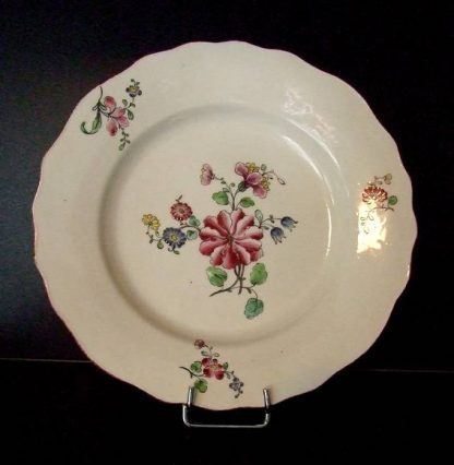 Assiette polychrome de Tournai fleurs des Indes