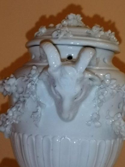 Pot pourri en porcelaine de Tournai – Image 9