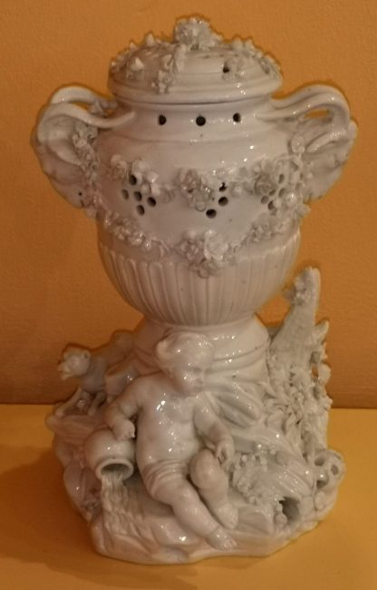 Pot pourri en porcelaine de Tournai