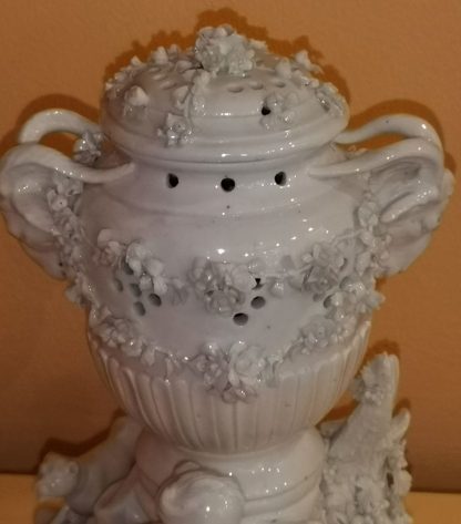 Pot pourri en porcelaine de Tournai – Image 12