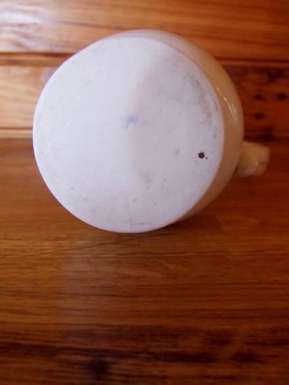 Pot à lait en forme de casque. – Image 2