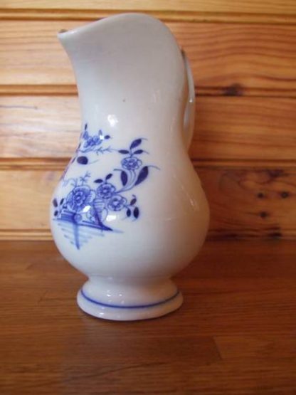 Pot à lait en forme de casque. – Image 5