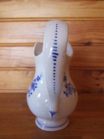 Pot à lait en forme de casque. – Image 4