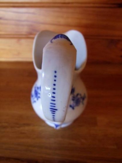 Pot à lait en forme de casque. – Image 3