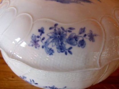 Superbe pot a oille en porcelaine de Tournai 18ème – Image 4