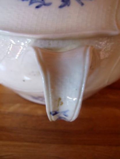 Superbe pot a oille en porcelaine de Tournai 18ème – Image 3