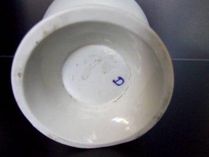 Pot à lait en porcelaine de tournai à l'anneau – Image 3