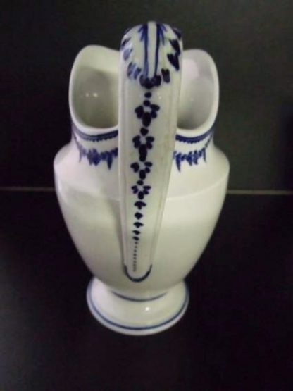Pot à lait en porcelaine de tournai – Image 3