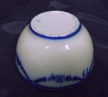 Pochon en porcelaine de Tournai (Guirland Louis XVI) – Image 2