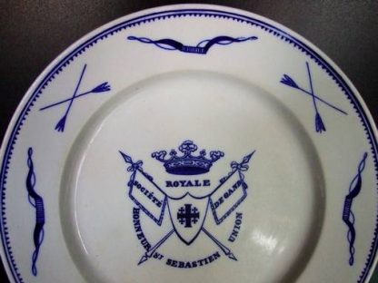 Assiette en porcelaine de Tournai Gilde Saint-Sébastien – Image 5