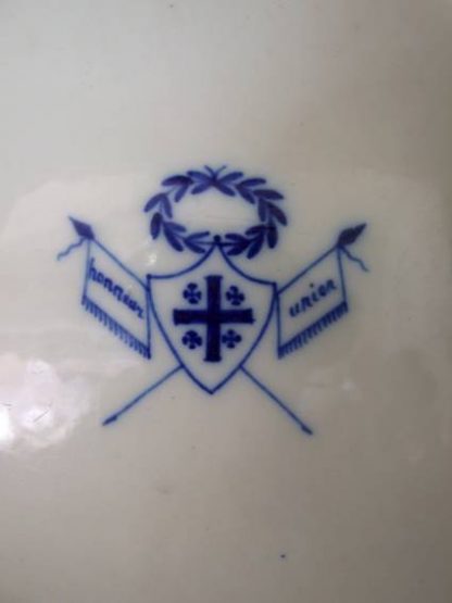 Assiette en porcelaine tendre de Tournai décor au prix de Gand – Image 4