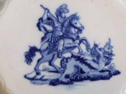 Assiette en porcelaine de Tournai (Saint Georges) – Image 7
