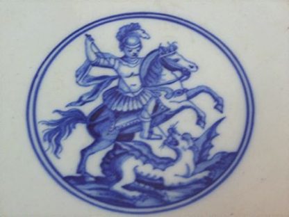 Assiette en porcelaine de Tournai (Saint Georges) – Image 4