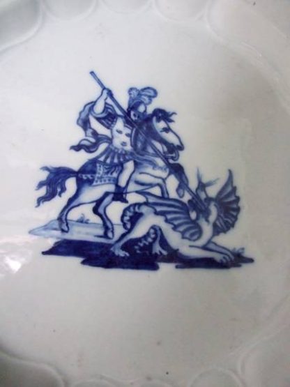 Assiette en porcelaine de Tournai décor Saint Georges – Image 6