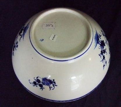 Saladier en porcelaine de Tournai décor à la mouche – Image 3