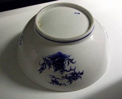 Saladier en porcelaine tendre de Tournai Ronda – Image 2