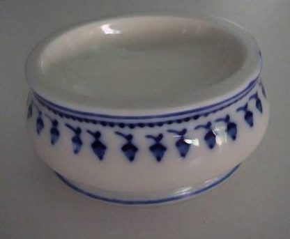 Saleron en porcelaine de Tournai (au glands)