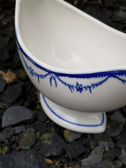 Saucière à l'aigle en porcelaine de Tournai décor guirlande Louis XVI – Image 3