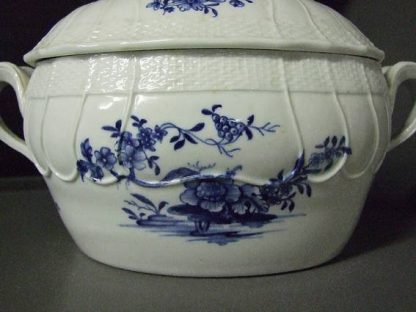 Rare soupière de veuve en porcelaine de Tournai. – Image 7