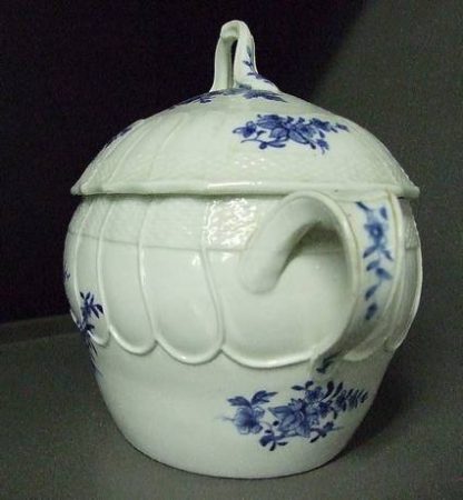 Rare soupière de veuve en porcelaine de Tournai. – Image 6