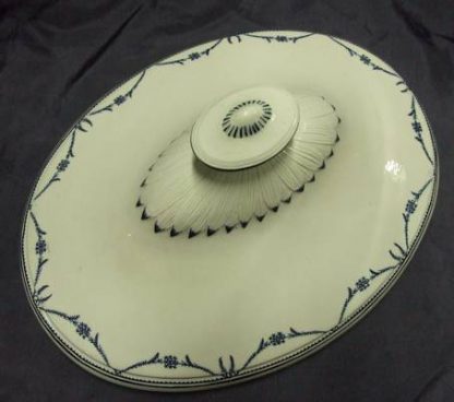 Soupière en porcelaine de Tournai décor louis xvi – Image 2