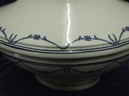Soupière en porcelaine de Tournai décor louis xvi – Image 7