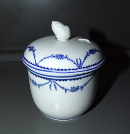 Sucrier boule en porcelaine de Tournai (Louis XVI)