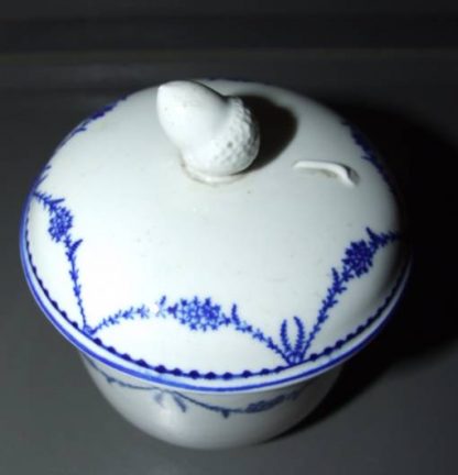 Sucrier boule en porcelaine de Tournai (Louis XVI) – Image 2