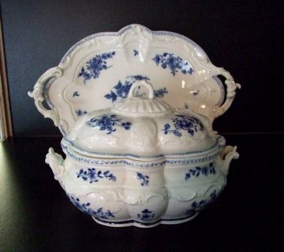 Sucrier à poudre en porcelaine de Tournai