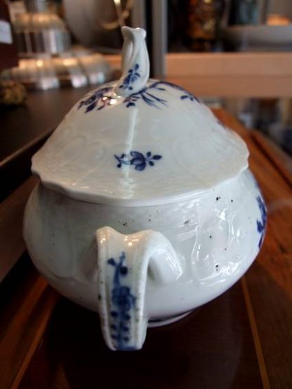 Sucrier à poudre en porcelaine de Tournai – Image 8