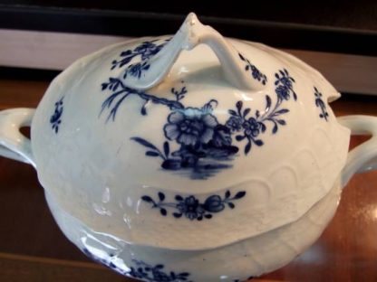 Sucrier à poudre en porcelaine de Tournai – Image 7