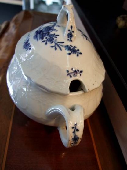 Sucrier à poudre en porcelaine de Tournai – Image 6