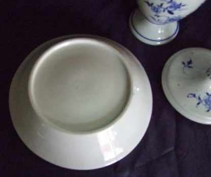 Sucrier et plateau en porcelaine de Tournai – Image 3
