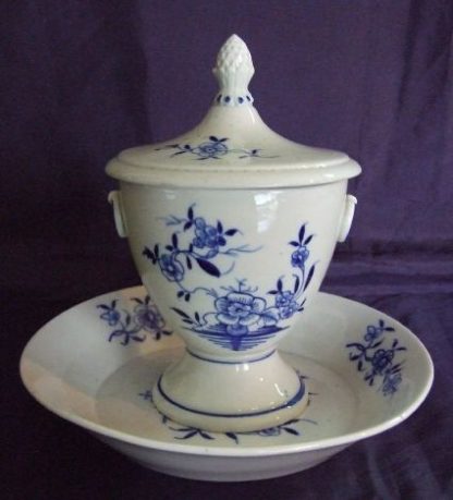 Sucrier et plateau en porcelaine de Tournai