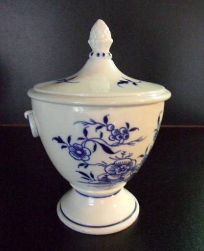 Sucrier en porcelaine de Tournai Ronda